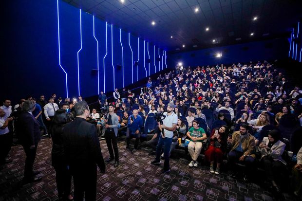 cinemaplus-komutan-filminin-qehremanlari-ile-qala-gecesi-kecirib-foto-video